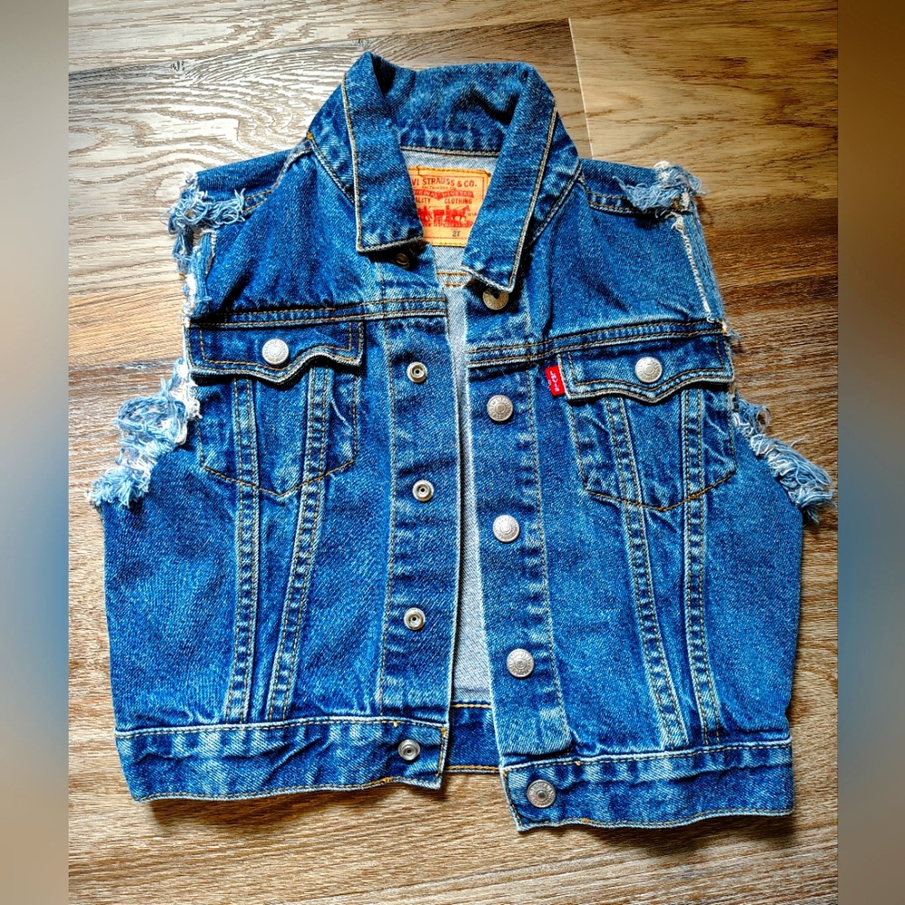 Vintage Levi’s 574 Toddler Denim‎ Vest Size 2T Snap Front Red Tab Medium Blue